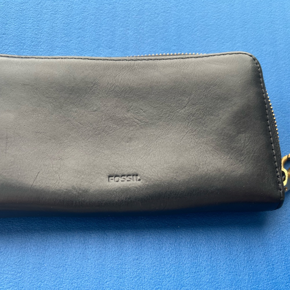 Black Fossil Wristlet Wallet
